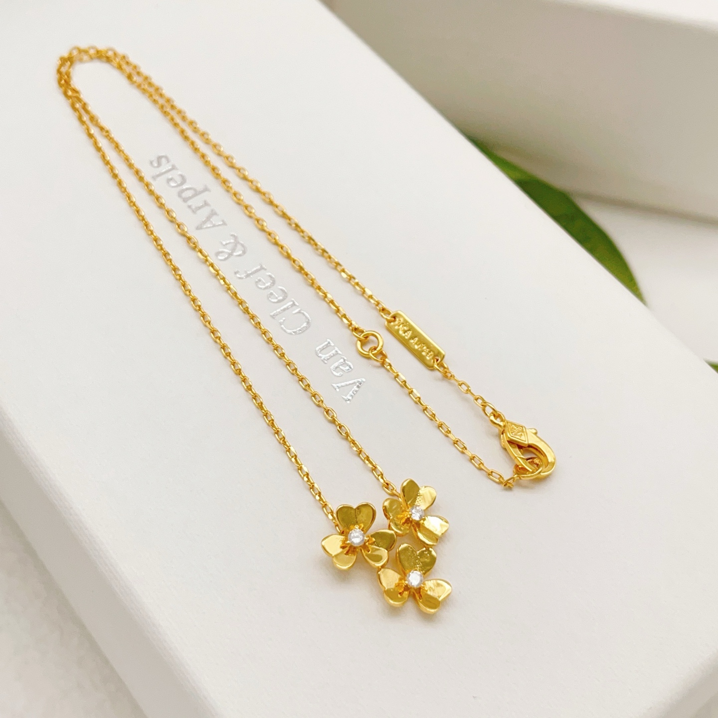 Van Cleef Arpels Frivole necklace Yellow gold with clear diamond accents 42cm