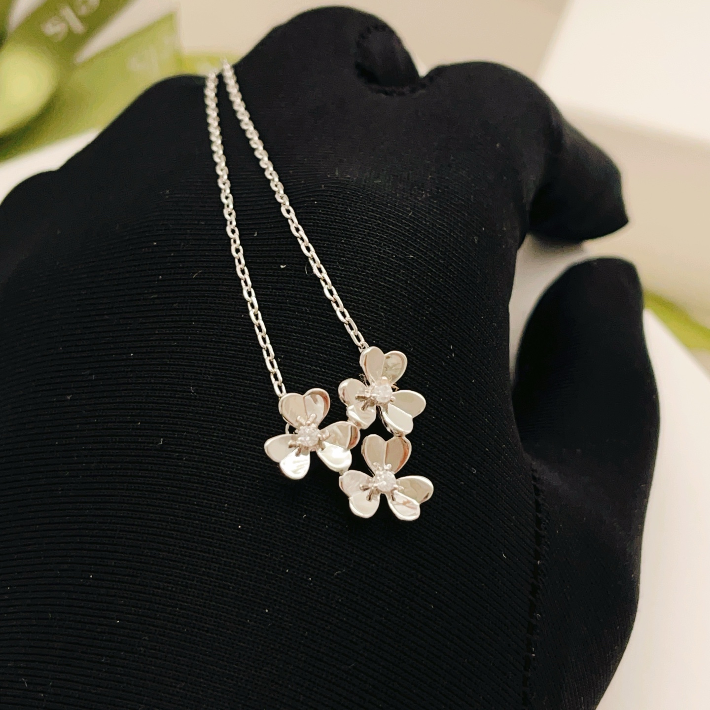 Van Cleef Arpels Frivole necklace 18K white gold with diamond accents 42cm
