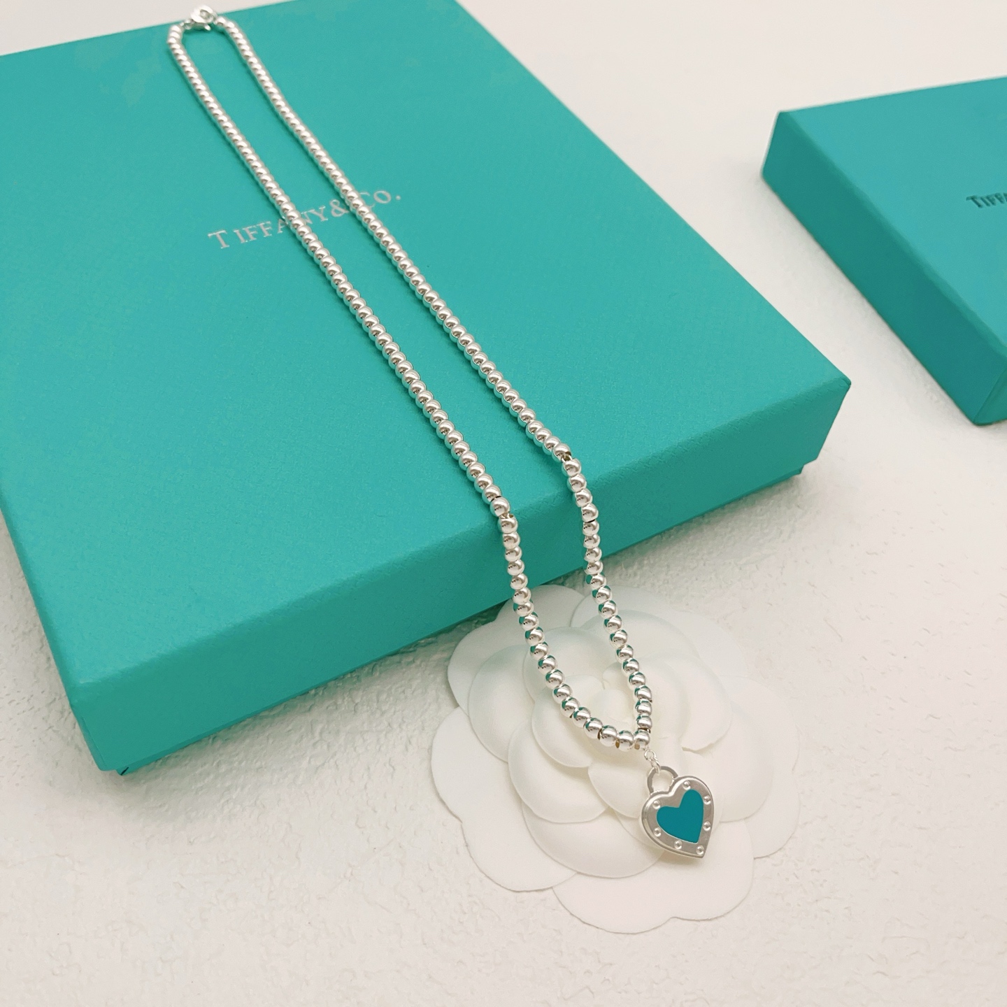 【Tiffany*帝芙尼最新款🆕🆕银色光面珍珠蓝爱心项链】一致官网黄铜材质，非常的上镜‼️设计很特别值得