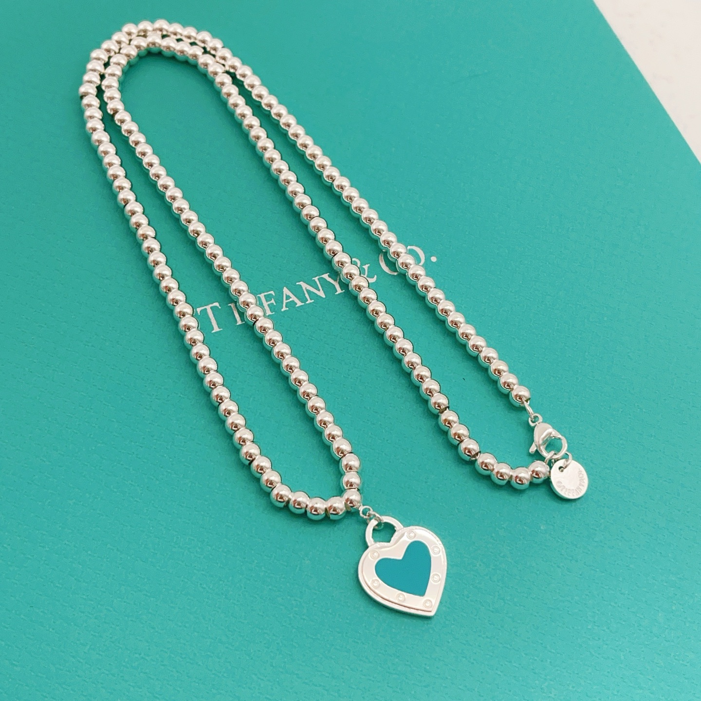 【Tiffany*帝芙尼最新款🆕🆕银色光面珍珠蓝爱心项链】一致官网黄铜材质，非常的上镜‼️设计很特别值得
