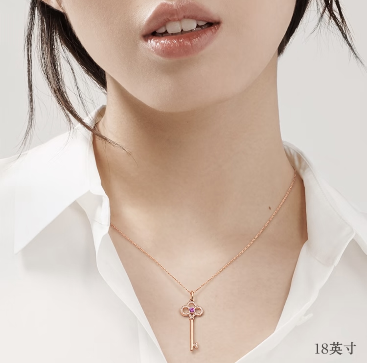 【Tiffany*帝芙尼最新款🆕🆕玫瑰金镶钻红宝石锁匙项链】一致官网黄铜材质，非常的上镜‼️设计很特别值