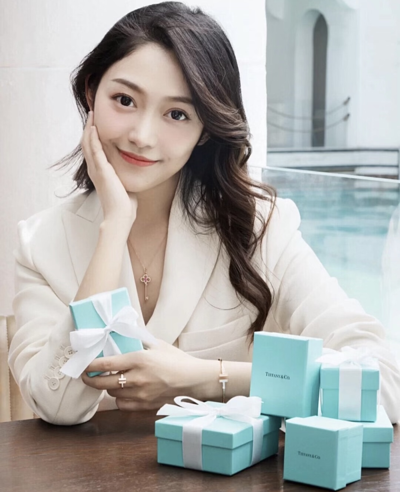 【Tiffany*帝芙尼最新款🆕🆕玫瑰金镶钻红宝石锁匙项链】一致官网黄铜材质，非常的上镜‼️设计很特别值