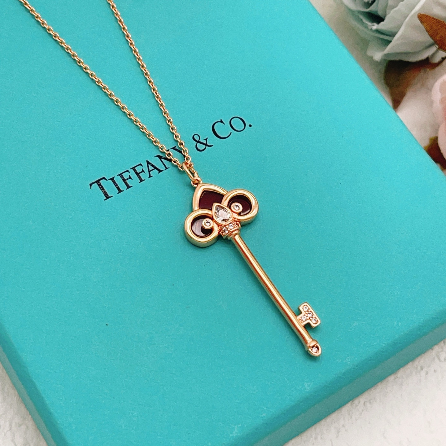 【Tiffany*帝芙尼最新款🆕🆕玫瑰金红贝单钻锁匙项链】一致官网黄铜材质，非常的上镜‼️设计很特别值得