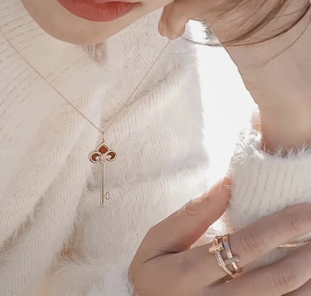 【Tiffany*帝芙尼最新款🆕🆕玫瑰金红贝单钻锁匙项链】一致官网黄铜材质，非常的上镜‼️设计很特别值得