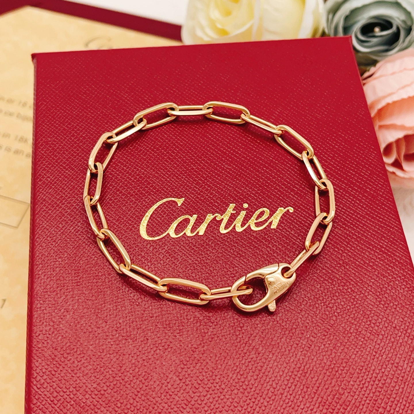 【Cartie*卡地亚最新款🆕🆕玫瑰金光面手链】一致官网黄铜材质，非常的上镜‼️设计很特别值得入手。高级