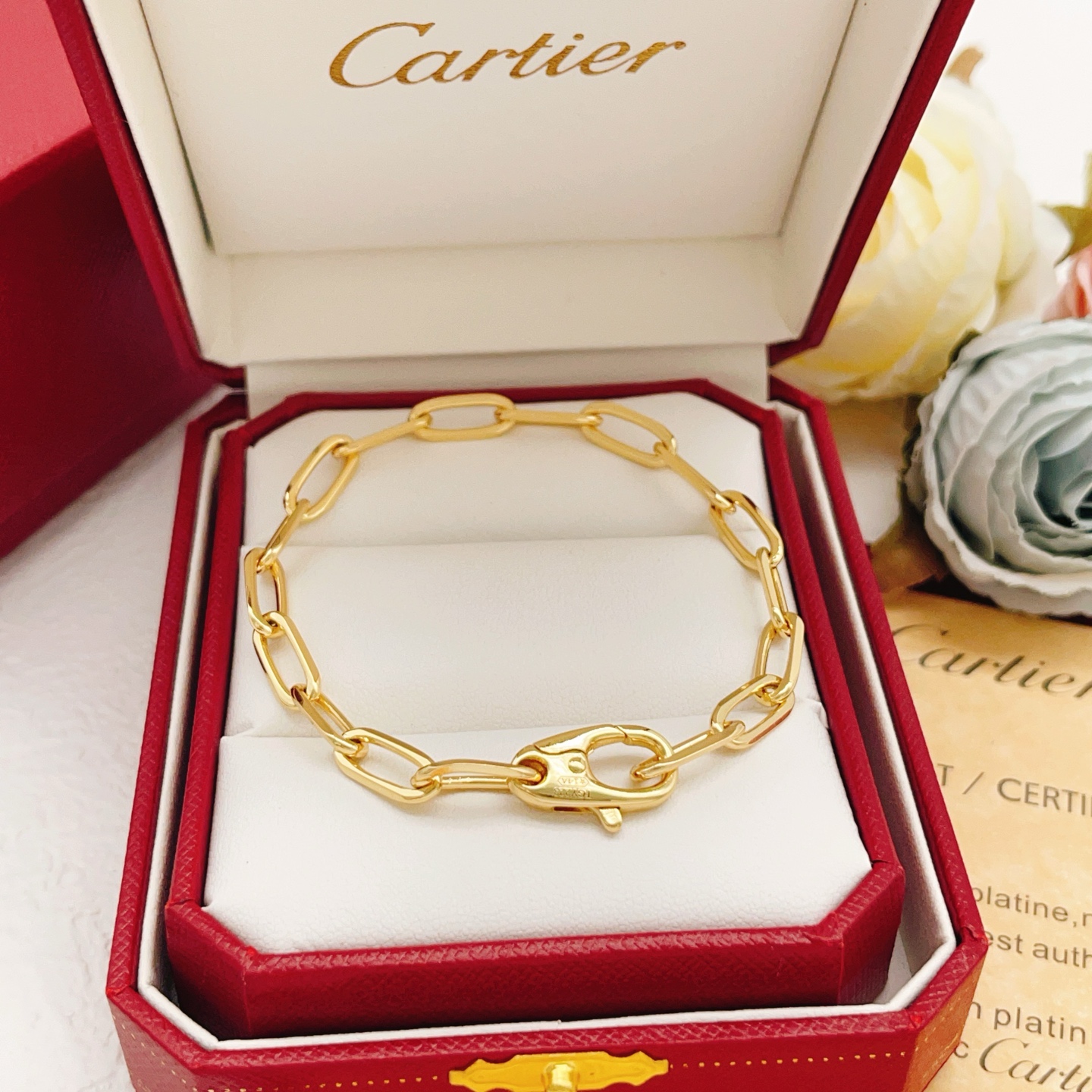 【Cartie*卡地亚最新款🆕🆕金色光面手链】一致官网黄铜材质，非常的上镜‼️设计很特别值得入手。高级手