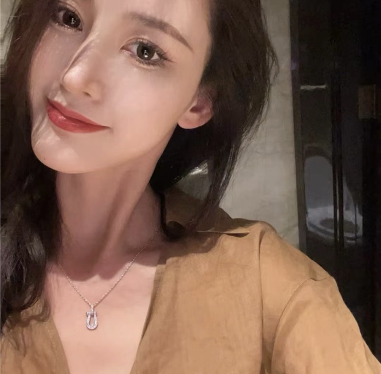 【FRDE费雷德最新款🆕🆕金色马蹄扣项链】一致官网黄铜材质，非常的上镜‼️设计很特别值得入手。高级手工坊