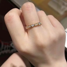 大小尺寸:6号、7号、8号【BVLGARI宝格丽最新款🆕🆕银色镶钻白贝蛇骨戒指】一致官网黄铜材质,非常的 大小尺寸:6号、7号、8号【BVLGARI宝格丽最新款🆕🆕银色镶钻白贝蛇骨戒指】一致官网黄铜材质,非常的