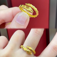 大小尺寸:6号、7号、8号【BVLGARI宝格丽最新款🆕🆕金色光面灵蛇戒指】一致官网黄铜材质,非常的上镜 大小尺寸:6号、7号、8号【BVLGARI宝格丽最新款🆕🆕金色光面灵蛇戒指】一致官网黄铜材质,非常的上镜