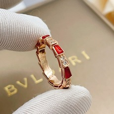 大小:6号、7号、8号【BVLGARI宝格丽最新款🆕🆕玫瑰金镶钻红贝蛇骨戒指】】一致官网黄铜材质,非常的 大小:6号、7号、8号【BVLGARI宝格丽最新款🆕🆕玫瑰金镶钻红贝蛇骨戒指】】一致官网黄铜材质,非常的