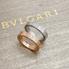 大小:6号、7号、8号BVLGARI宝格丽最新款🆕🆕银色光面单钻字母戒指】一致官网黄铜材质,非常的上镜‼ 大小:6号、7号、8号BVLGARI宝格丽最新款🆕🆕银色光面单钻字母戒指】一致官网黄铜材质,非常的上镜‼