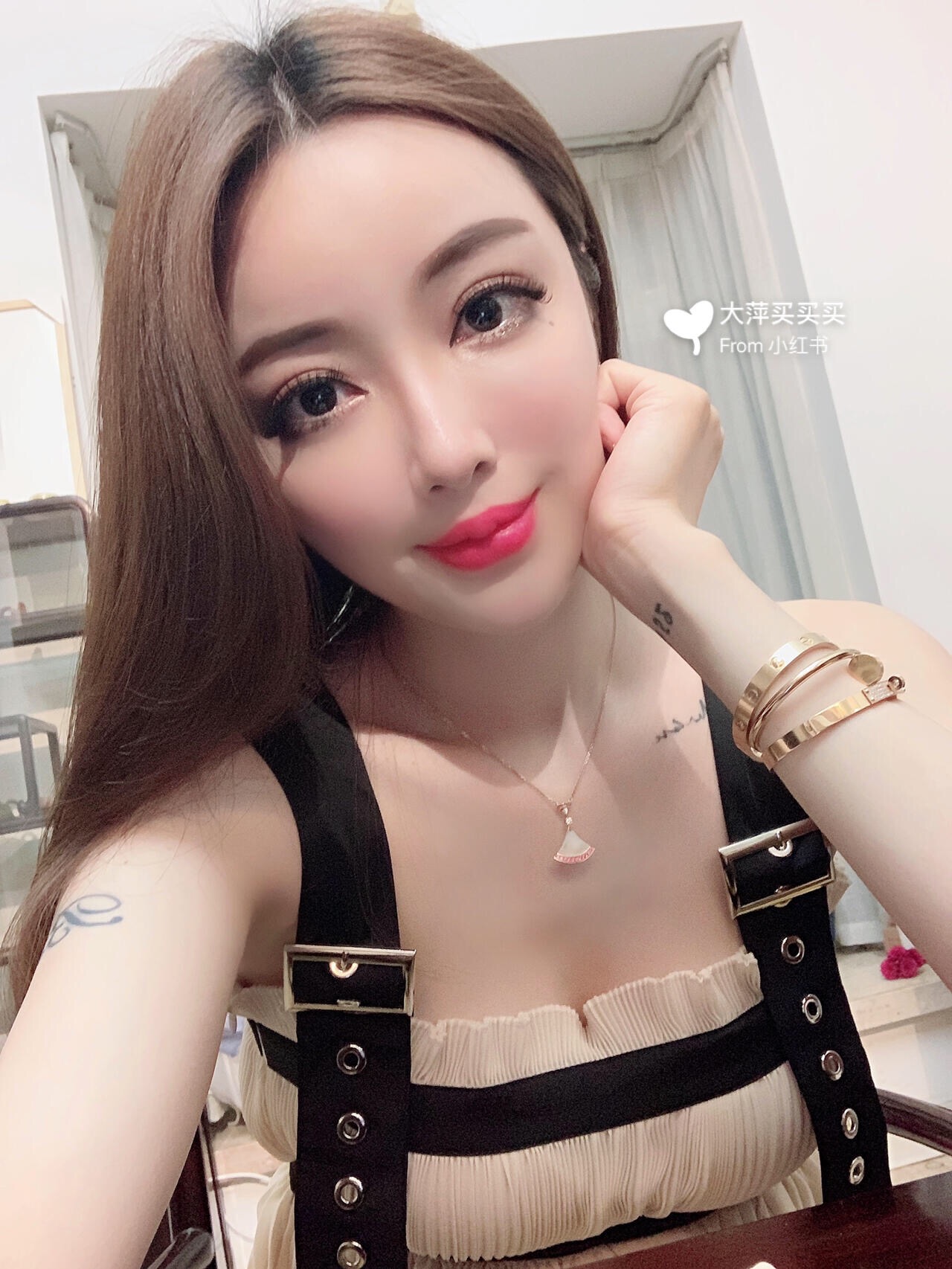 【BVLGARI宝格丽最新款🆕🆕玫瑰金镶钻白贝扇子项链】一致官网黄铜材质，非常的上镜‼️设计很特别值得入