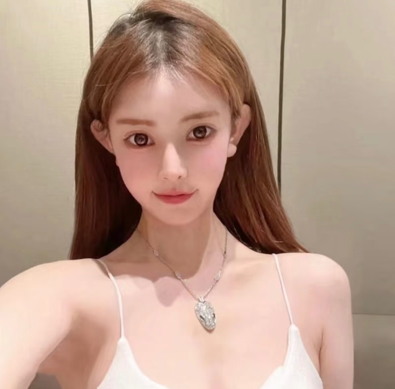 【BVLGARI宝格丽最新款🆕🆕银色满钻绿宝石眼睛灵蛇项链】一致官网黄铜材质，非常的上镜‼️设计很特别值