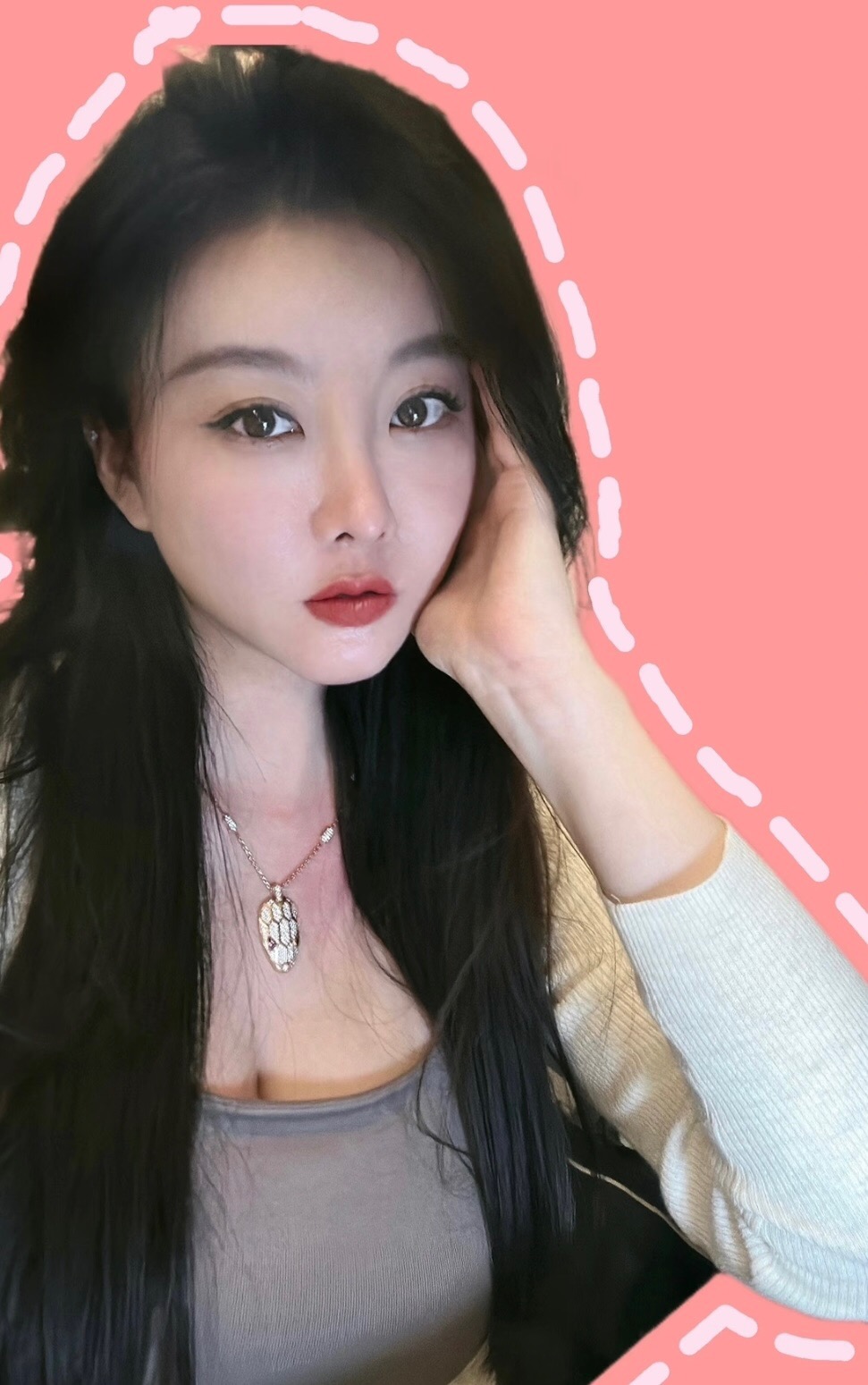 【BVLGARI宝格丽最新款🆕🆕银色满钻绿宝石眼睛灵蛇项链】一致官网黄铜材质，非常的上镜‼️设计很特别值