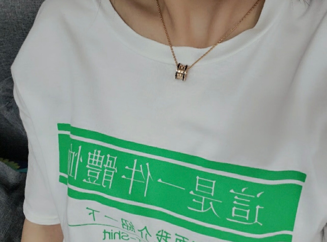 【BVLGARI宝格丽最新款🆕🆕玫瑰金黑边铆钉弹簧项链】一致官网黄铜材质，非常的上镜‼️设计很特别值得入