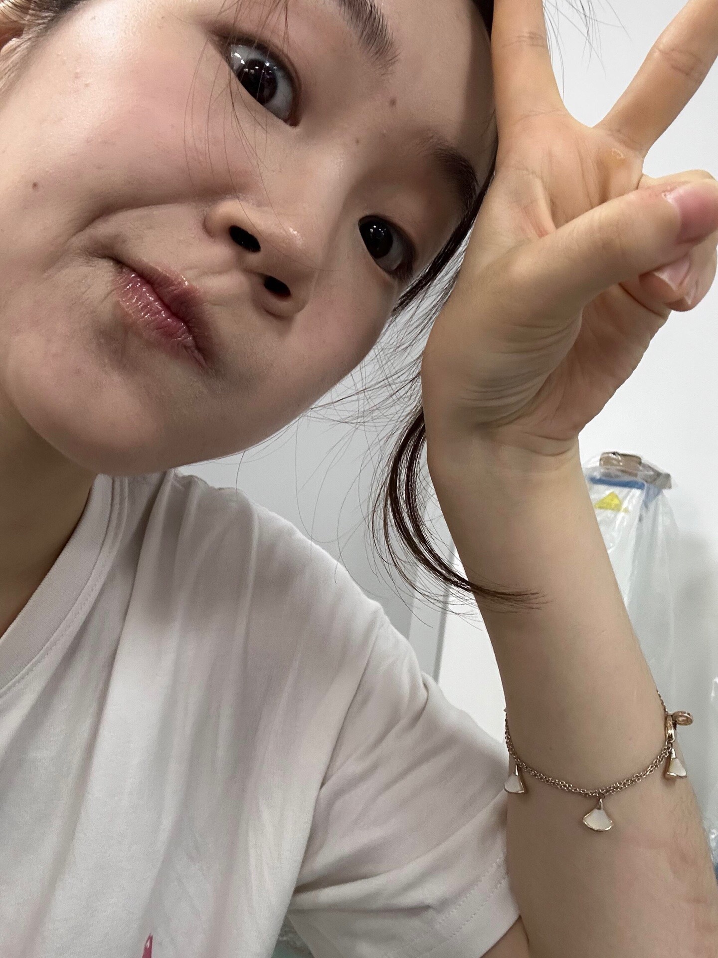 【BVLGARI宝格丽最新款🆕🆕银色流苏双链白贝扇子手链】一致官网黄铜材质，非常的上镜‼️设计很特别值得