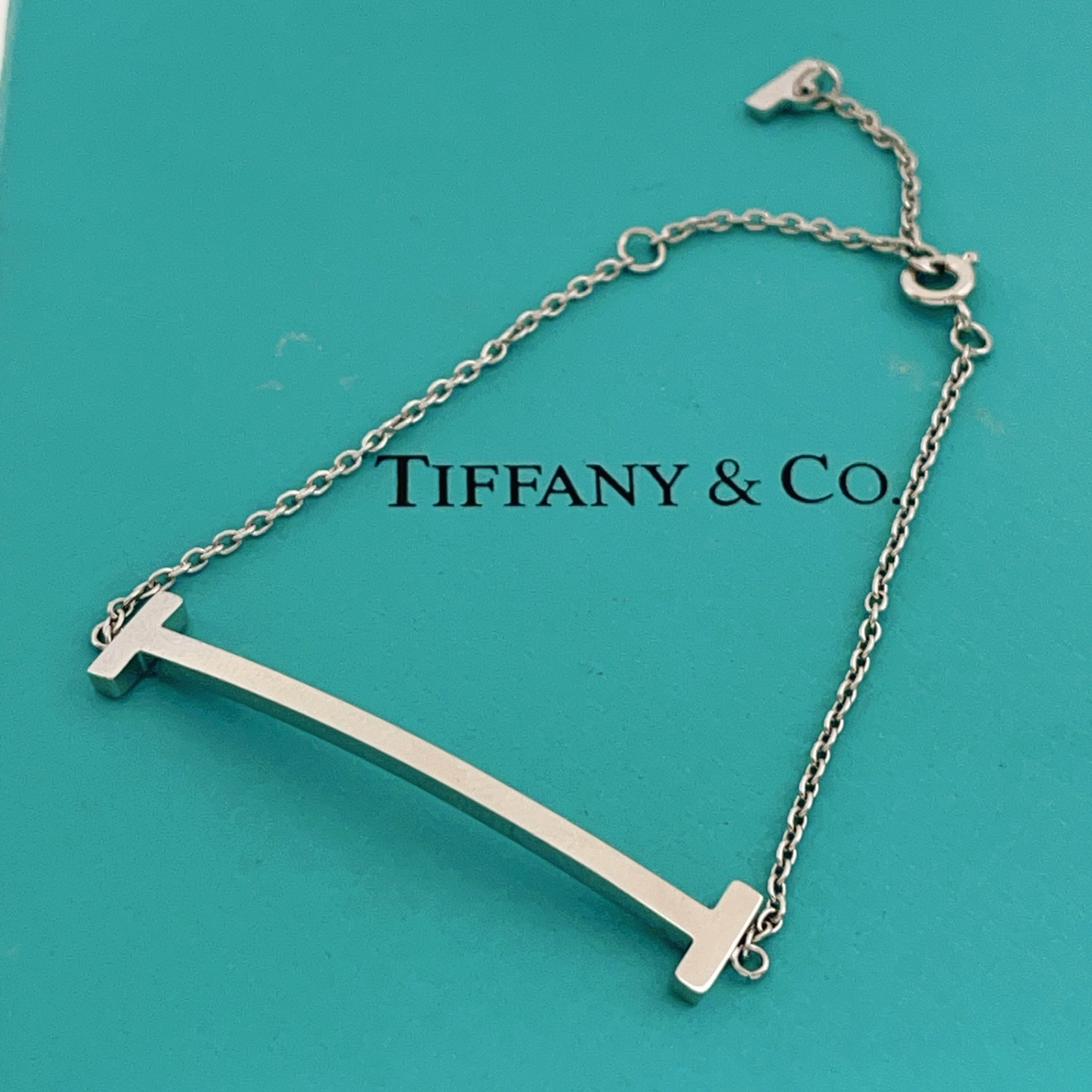 【Tiffany*帝芙尼最新款🆕🆕银色光面笑脸大号手链】一致官网黄铜材质，非常的上镜‼️设计很特别值得入