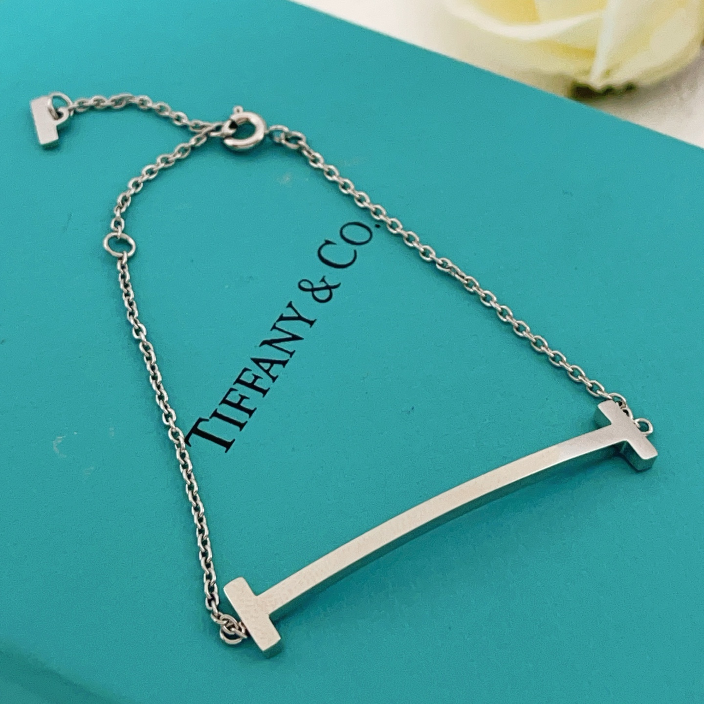 【Tiffany*帝芙尼最新款🆕🆕银色光面笑脸大号手链】一致官网黄铜材质，非常的上镜‼️设计很特别值得入