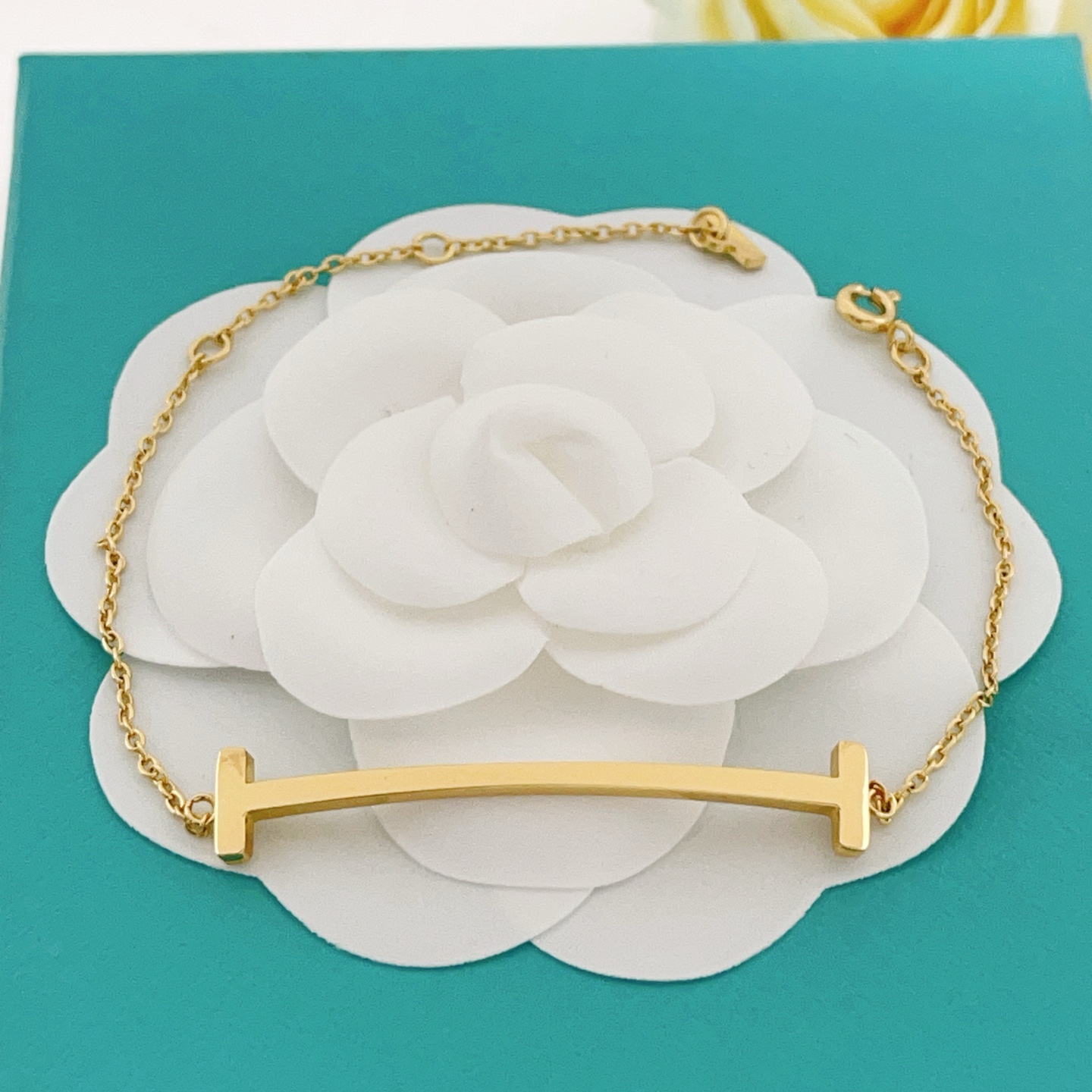 【Tiffany*帝芙尼最新款🆕🆕金色光面笑脸大号手链】一致官网黄铜材质，非常的上镜‼️设计很特别值得入