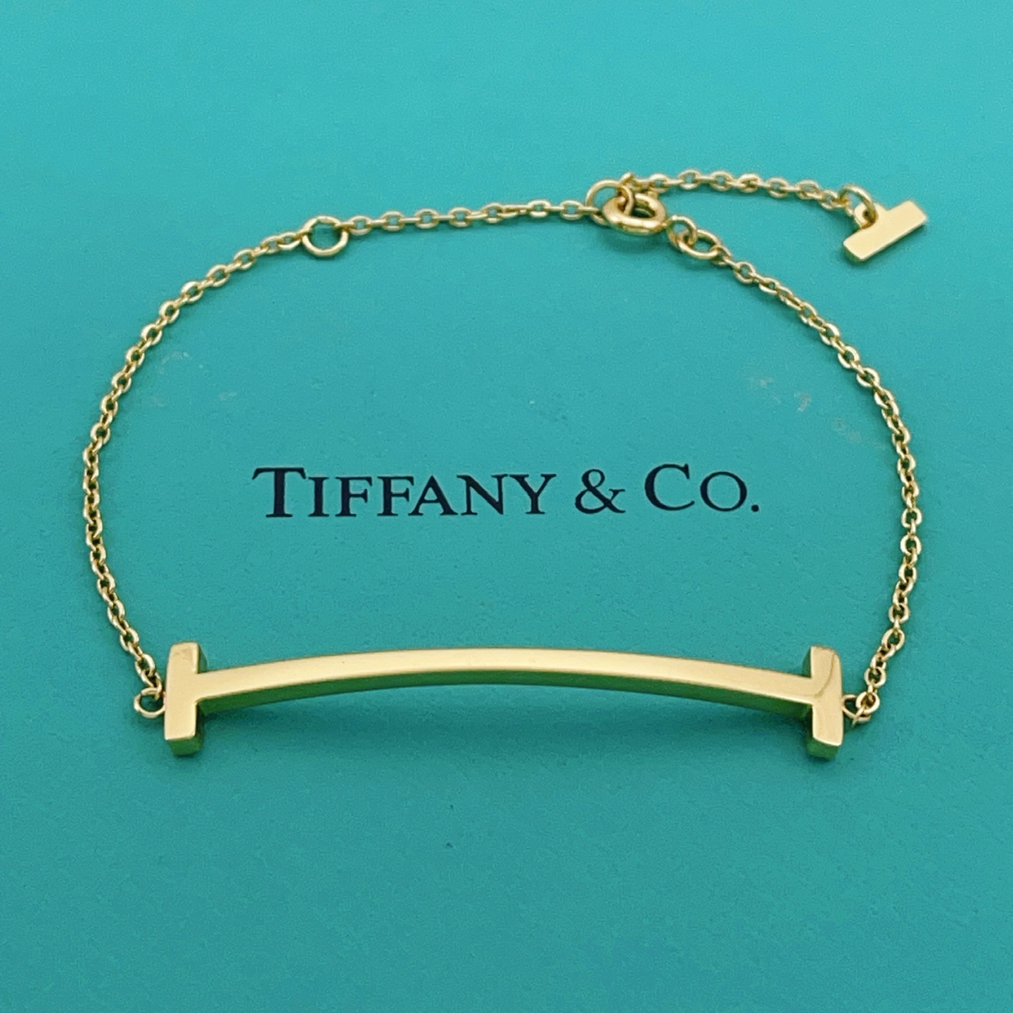 【Tiffany*帝芙尼最新款🆕🆕金色光面笑脸大号手链】一致官网黄铜材质，非常的上镜‼️设计很特别值得入