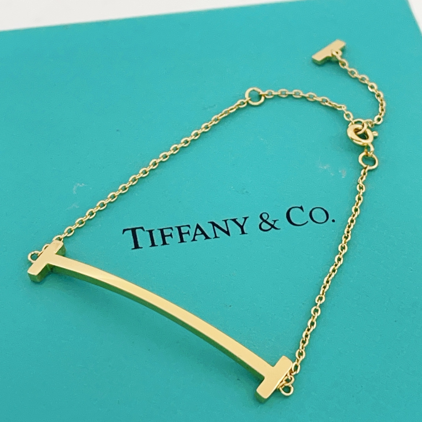 【Tiffany*帝芙尼最新款🆕🆕金色光面笑脸大号手链】一致官网黄铜材质，非常的上镜‼️设计很特别值得入