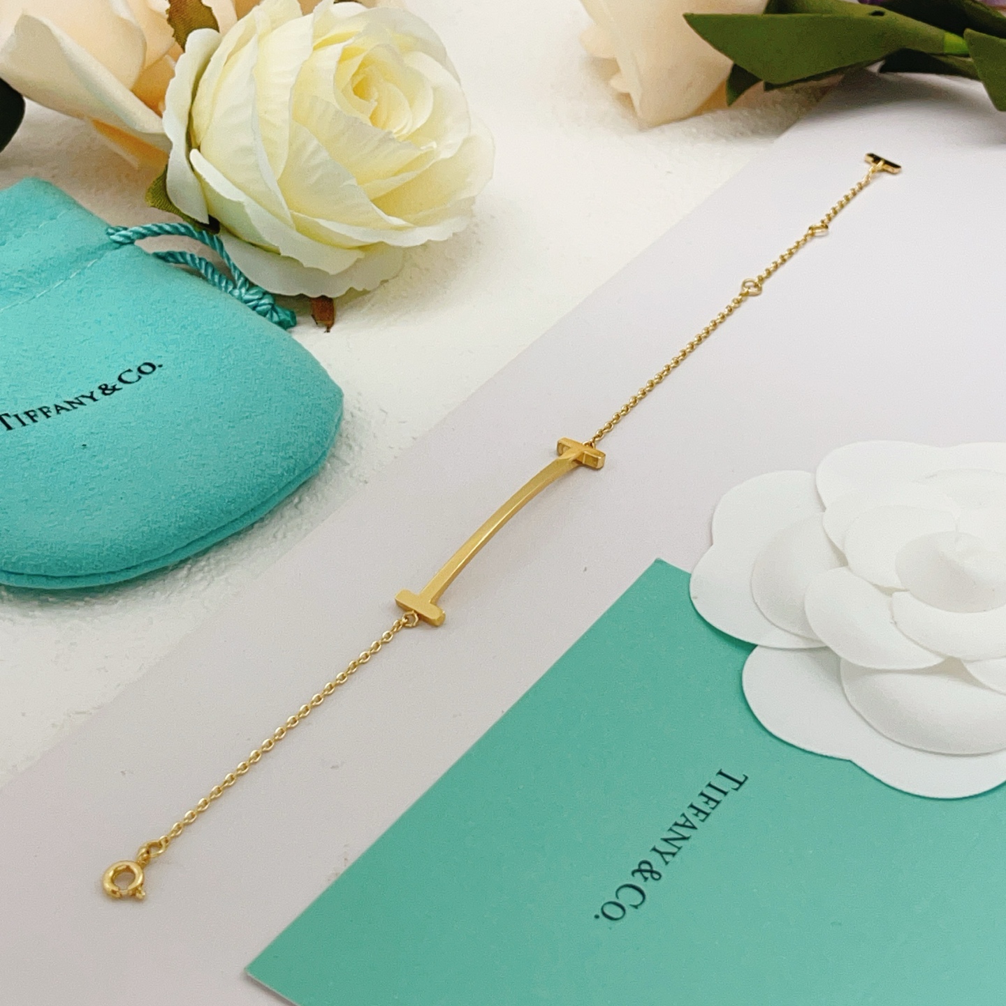 【Tiffany*帝芙尼最新款🆕🆕金色光面笑脸大号手链】一致官网黄铜材质，非常的上镜‼️设计很特别值得入
