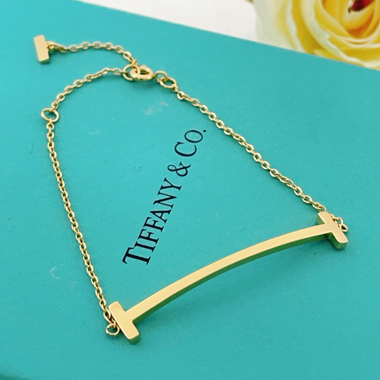 【Tiffany*帝芙尼最新款🆕🆕金色光面笑脸大号手链】一致官网黄铜材质，非常的上镜‼️设计很特别值得入