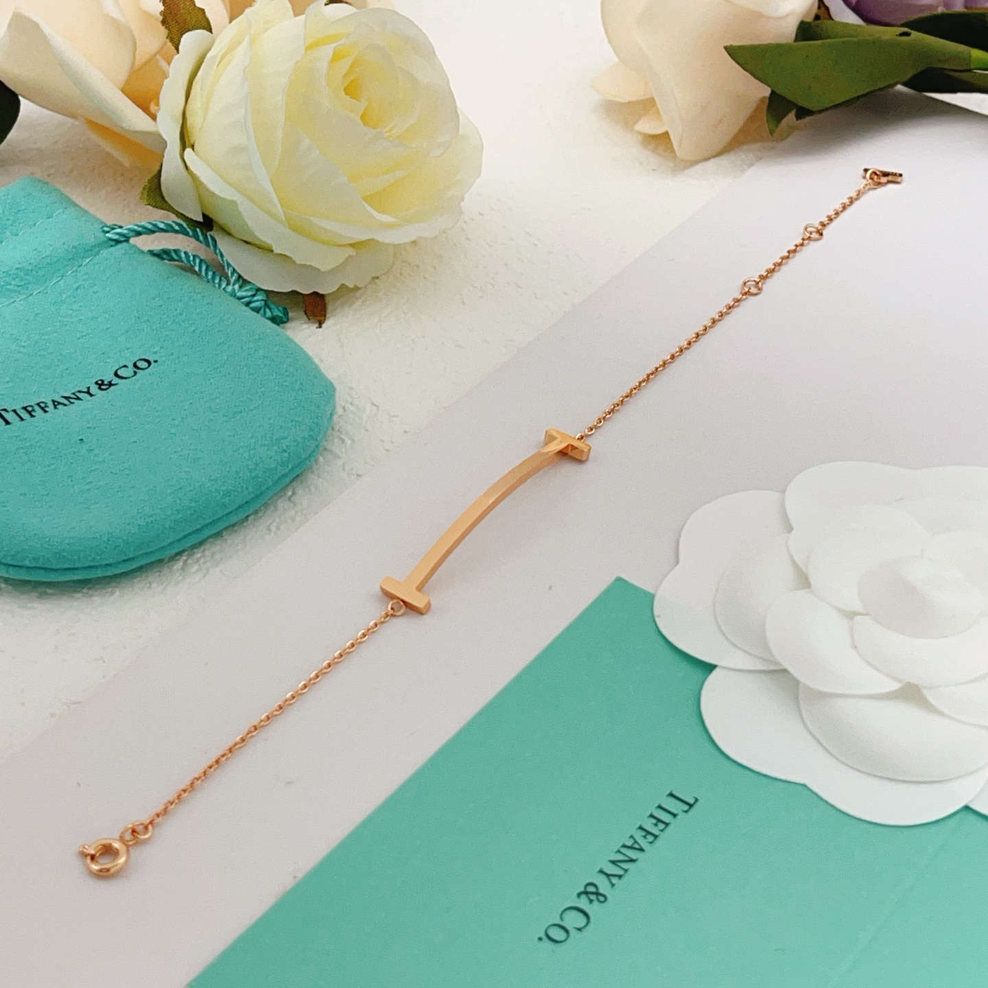 【Tiffany*帝芙尼最新款🆕🆕玫瑰金光面笑脸大号手链】一致官网黄铜材质，非常的上镜‼️设计很特别值得