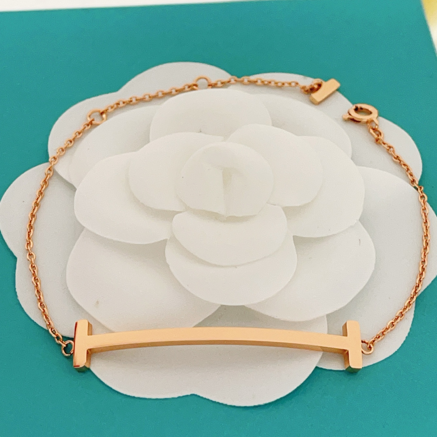 【Tiffany*帝芙尼最新款🆕🆕玫瑰金光面笑脸大号手链】一致官网黄铜材质，非常的上镜‼️设计很特别值得