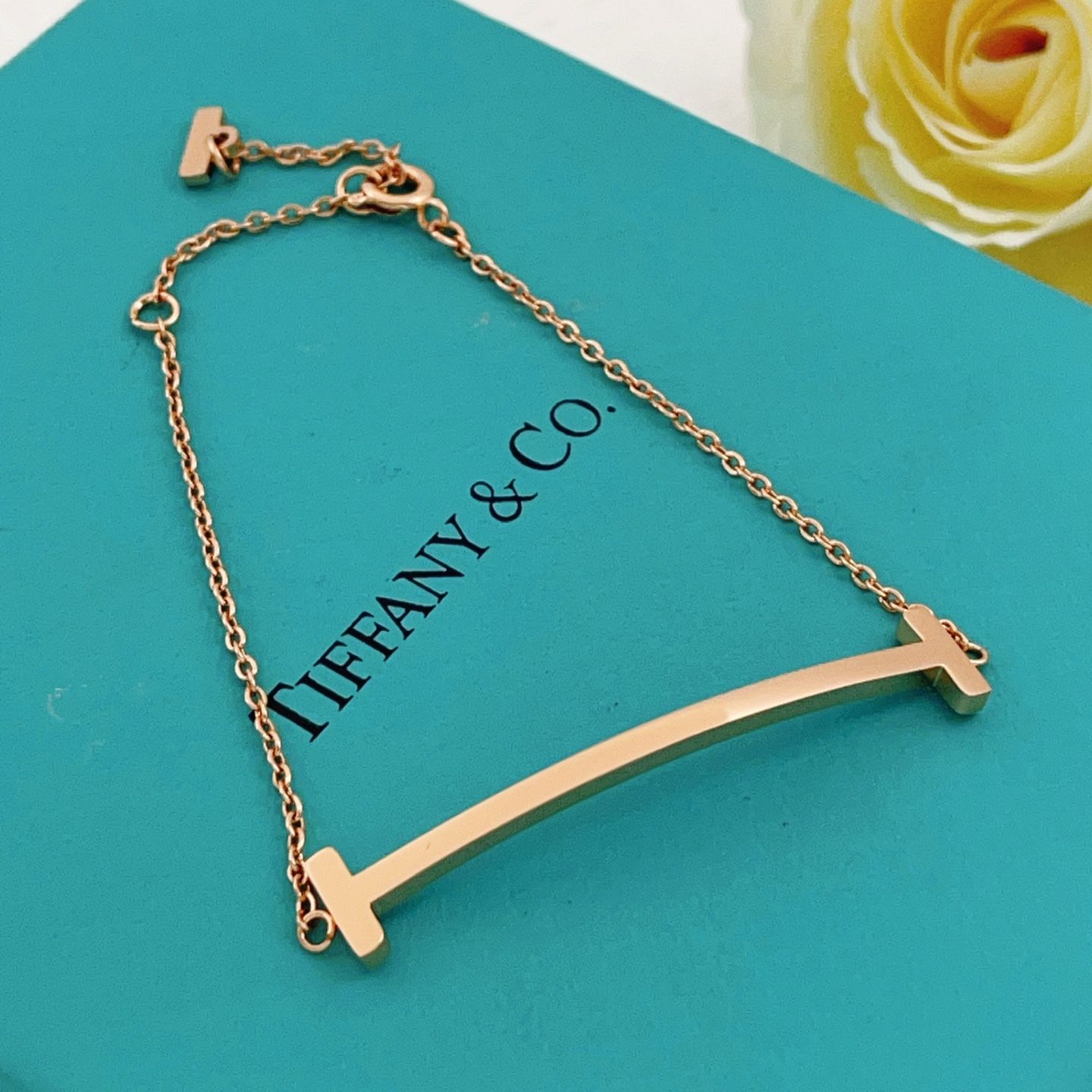 【Tiffany*帝芙尼最新款🆕🆕玫瑰金光面笑脸大号手链】一致官网黄铜材质，非常的上镜‼️设计很特别值得