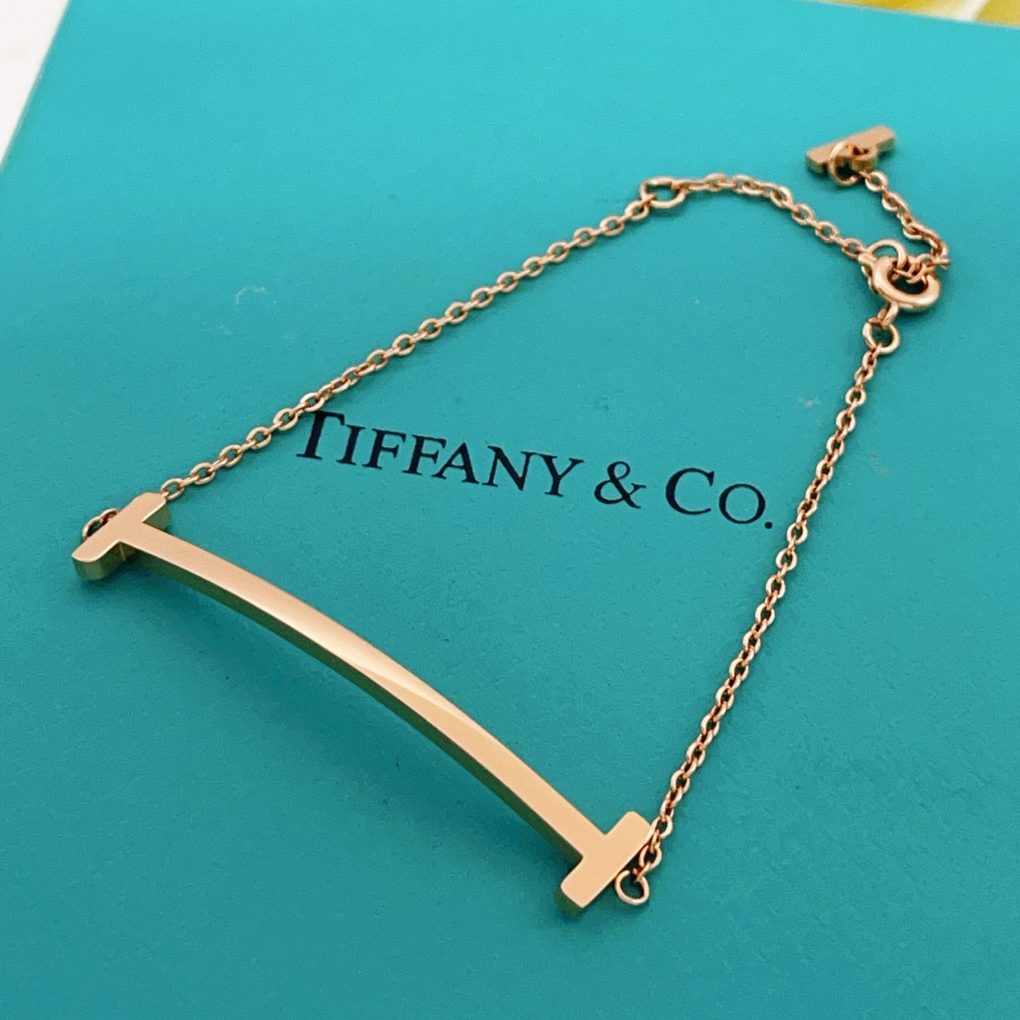 【Tiffany*帝芙尼最新款🆕🆕玫瑰金光面笑脸大号手链】一致官网黄铜材质，非常的上镜‼️设计很特别值得