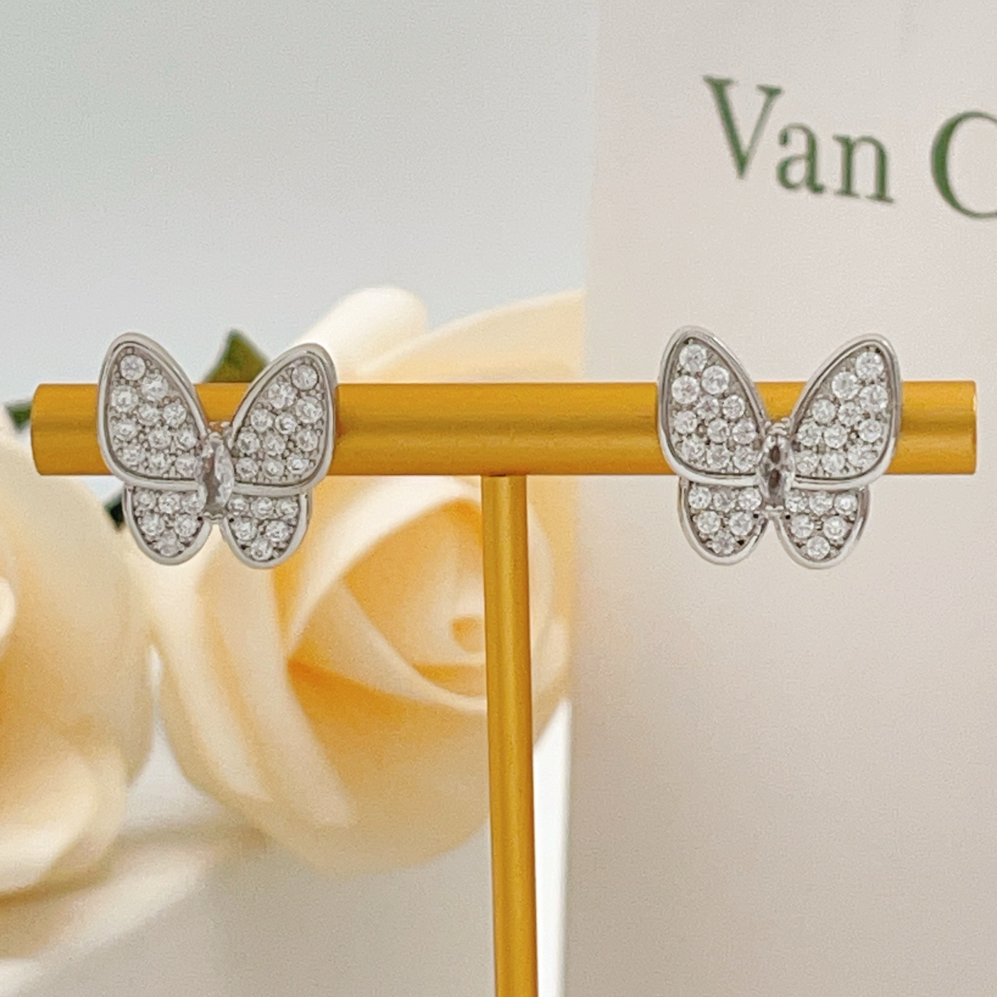 Van Cleef Arpels Pendientes Two Butterfly Oro blanco plateado con pavé de diamantes transparentes Talla única