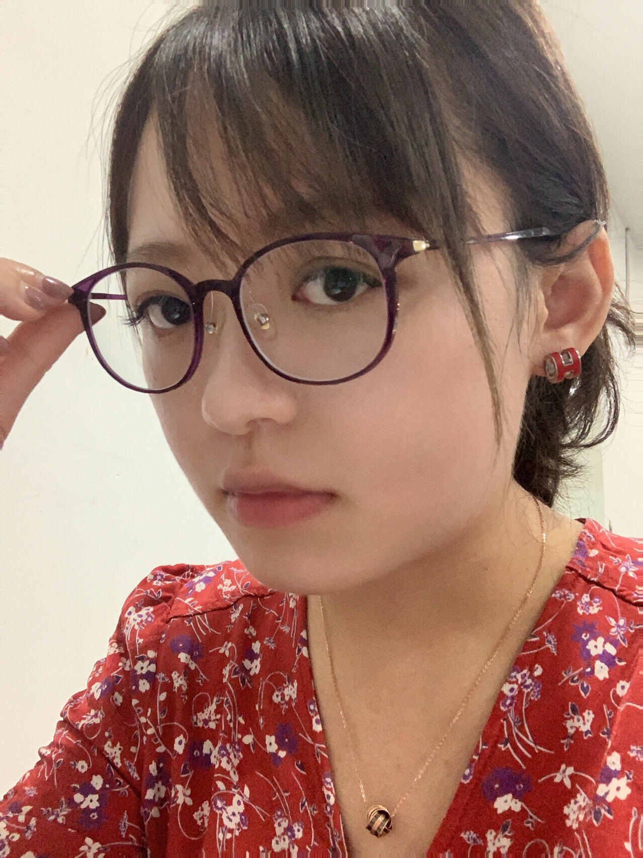 【He@mes爱马仕最新款🆕🆕金色大号红色H耳钉】一致官网黄铜材质，非常的上镜‼️设计很特别值得入手。高