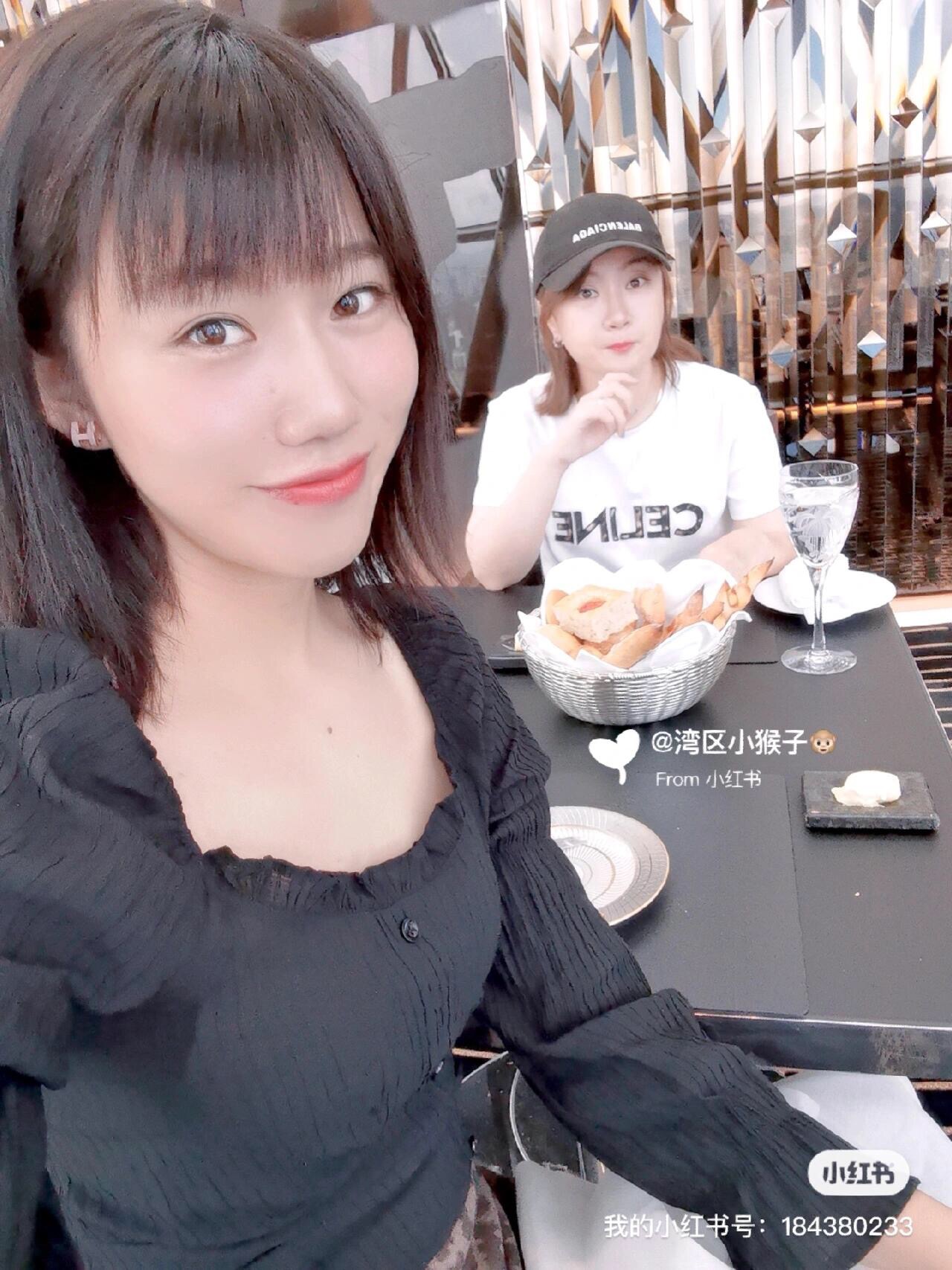 【He@mes爱马仕最新款🆕🆕玫瑰金大号粉色H耳钉】一致官网黄铜材质，非常的上镜‼️设计很特别值得入手。