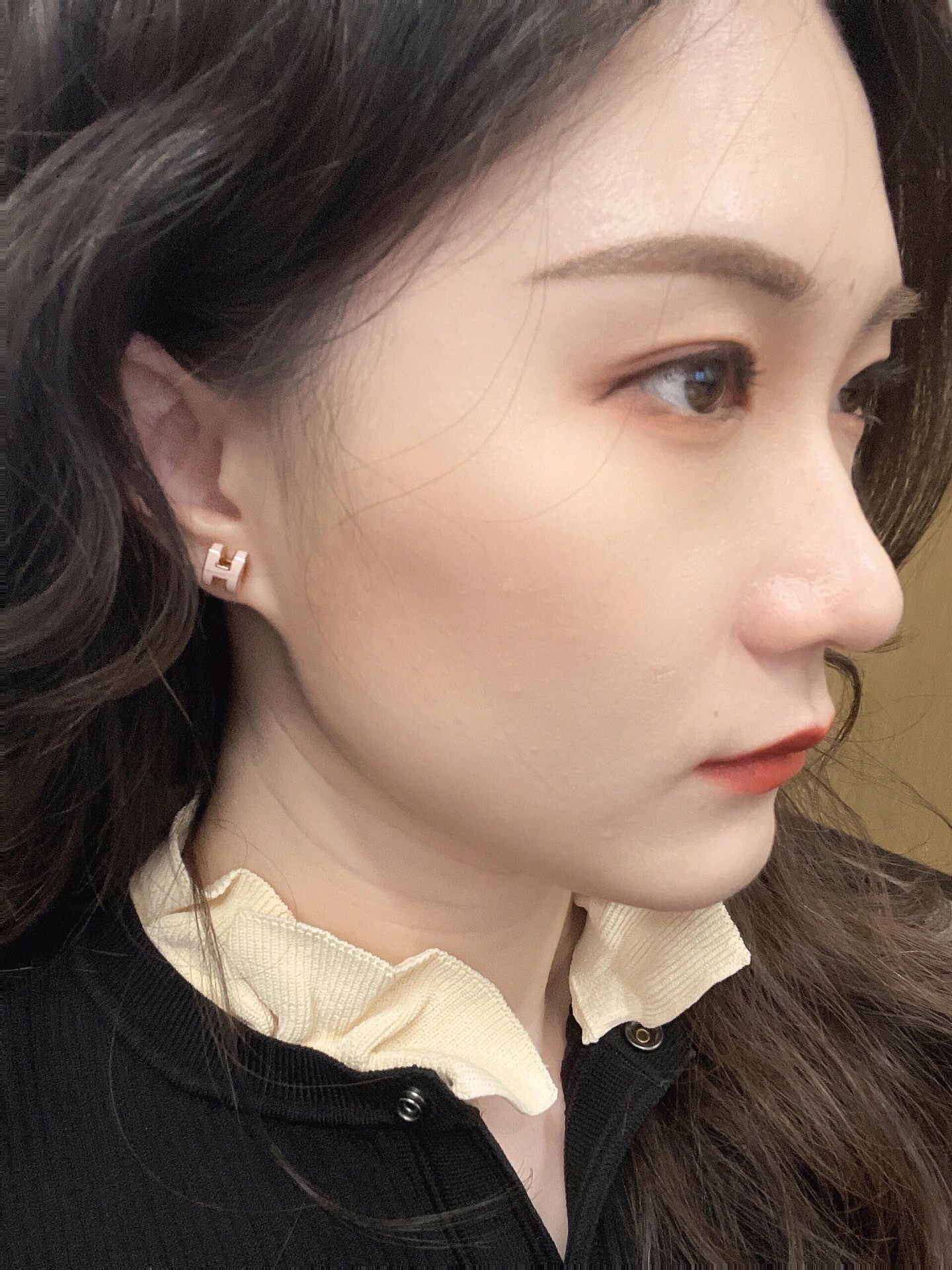 【He@mes爱马仕最新款🆕🆕玫瑰金大号粉色H耳钉】一致官网黄铜材质，非常的上镜‼️设计很特别值得入手。