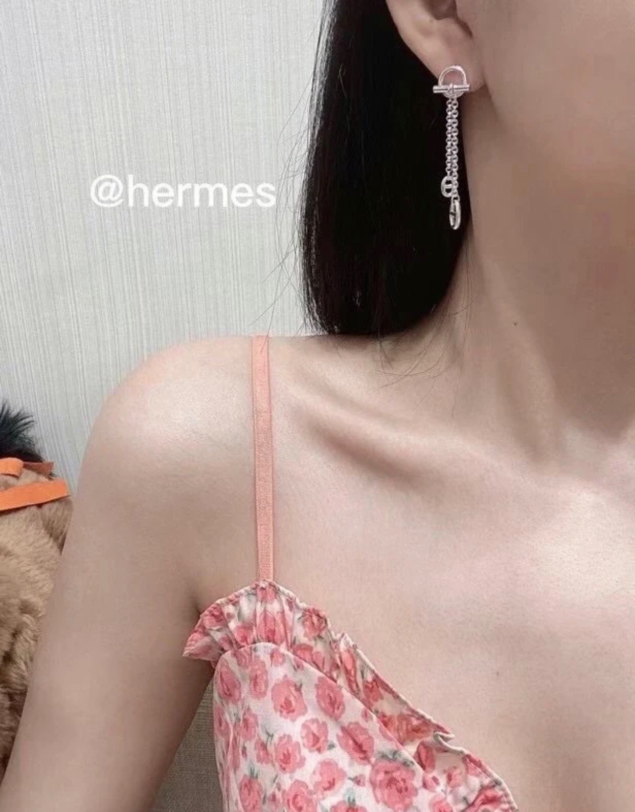 【He@mes爱马仕最新款🆕🆕玫瑰金流苏猪鼻子耳钉】一致官网黄铜材质，非常的上镜‼️设计很特别值得入手。