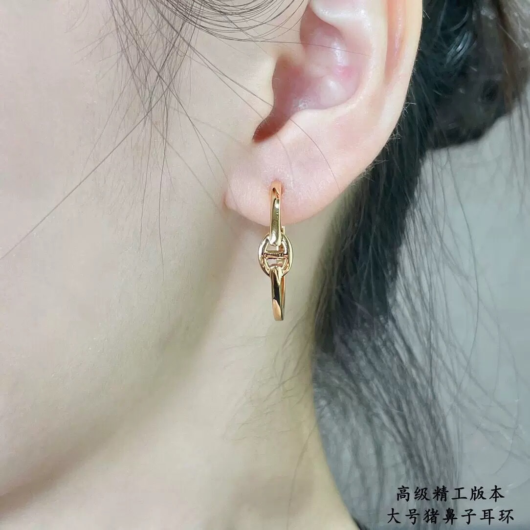 【He@mes爱马仕最新款🆕🆕玫瑰金光面半圆猪鼻子耳钉】一致官网黄铜材质，非常的上镜‼️设计很特别值得入