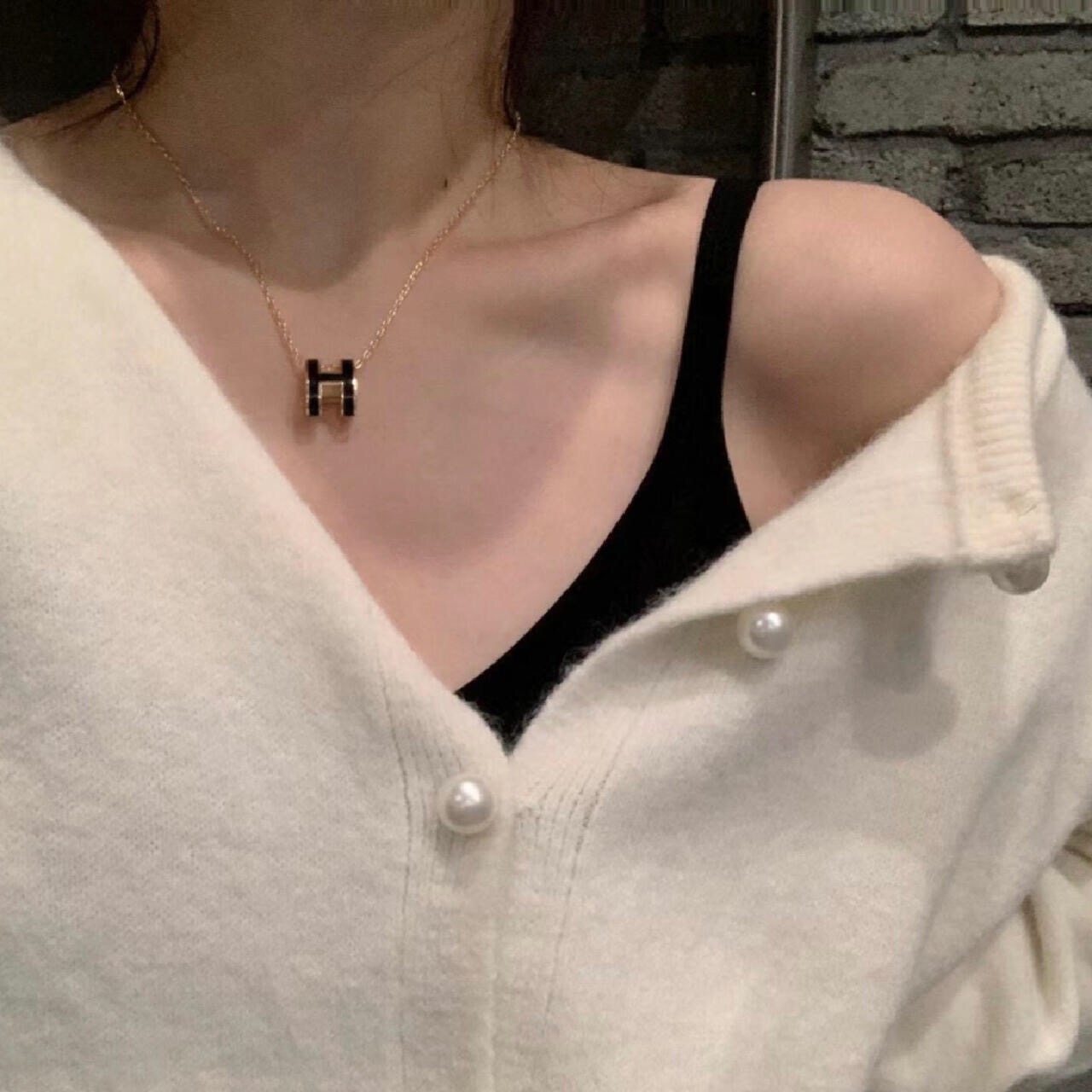 【He@mes爱马仕最新款🆕🆕银色大号黑色H项链】一致官网黄铜材质，非常的上镜‼️设计很特别值得入手。高
