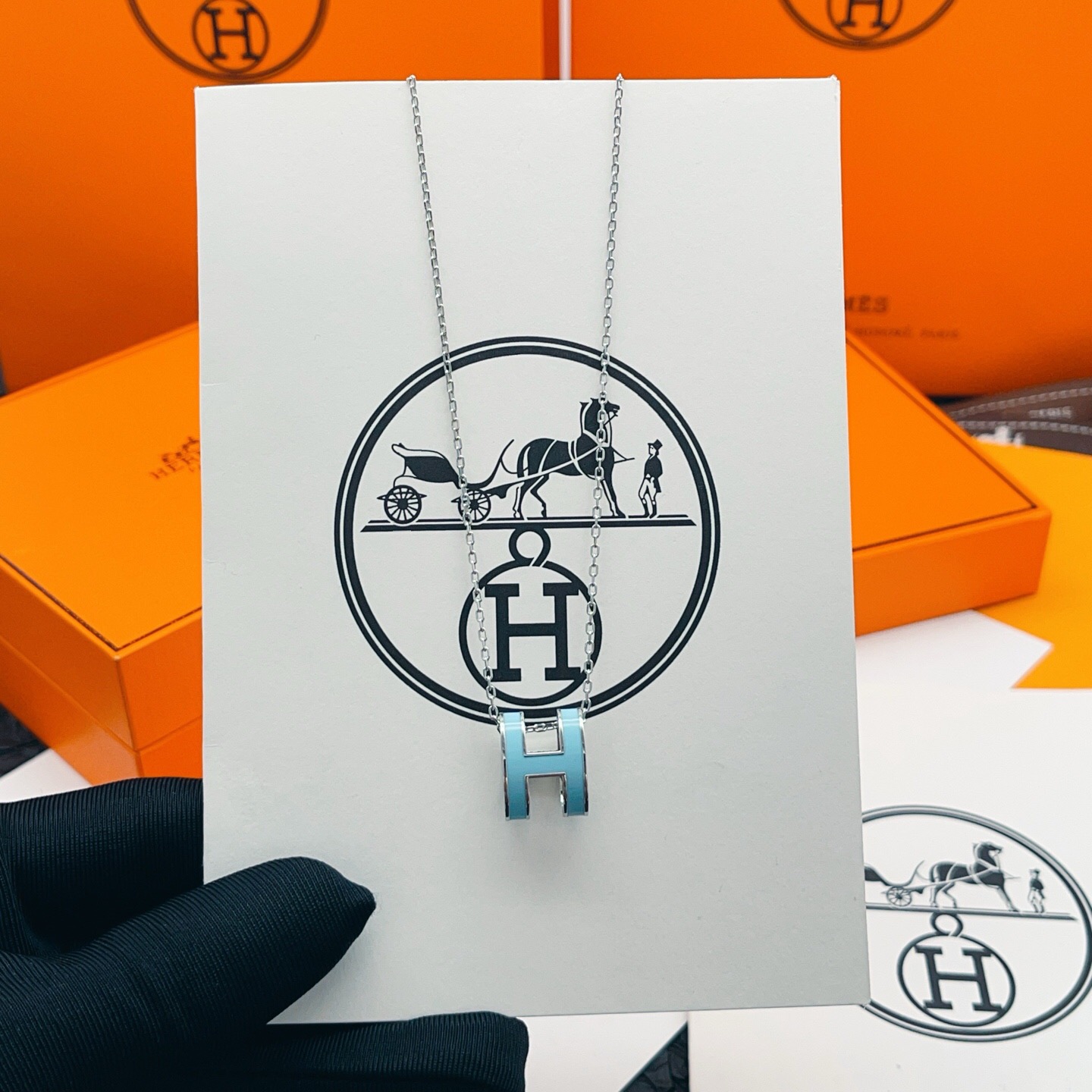 【He@mes爱马仕最新款🆕🆕银色大号天空蓝色H项链】一致官网黄铜材质，非常的上镜‼️设计很特别值得入手