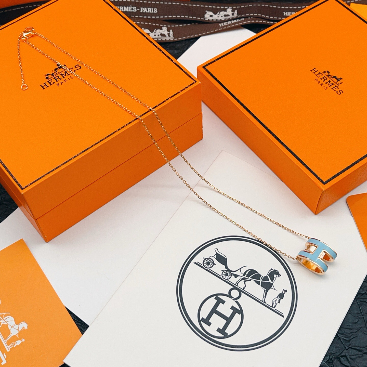 【He@mes爱马仕最新款🆕🆕玫瑰金大号天空蓝色H项链】一致官网黄铜材质，非常的上镜‼️设计很特别值得入