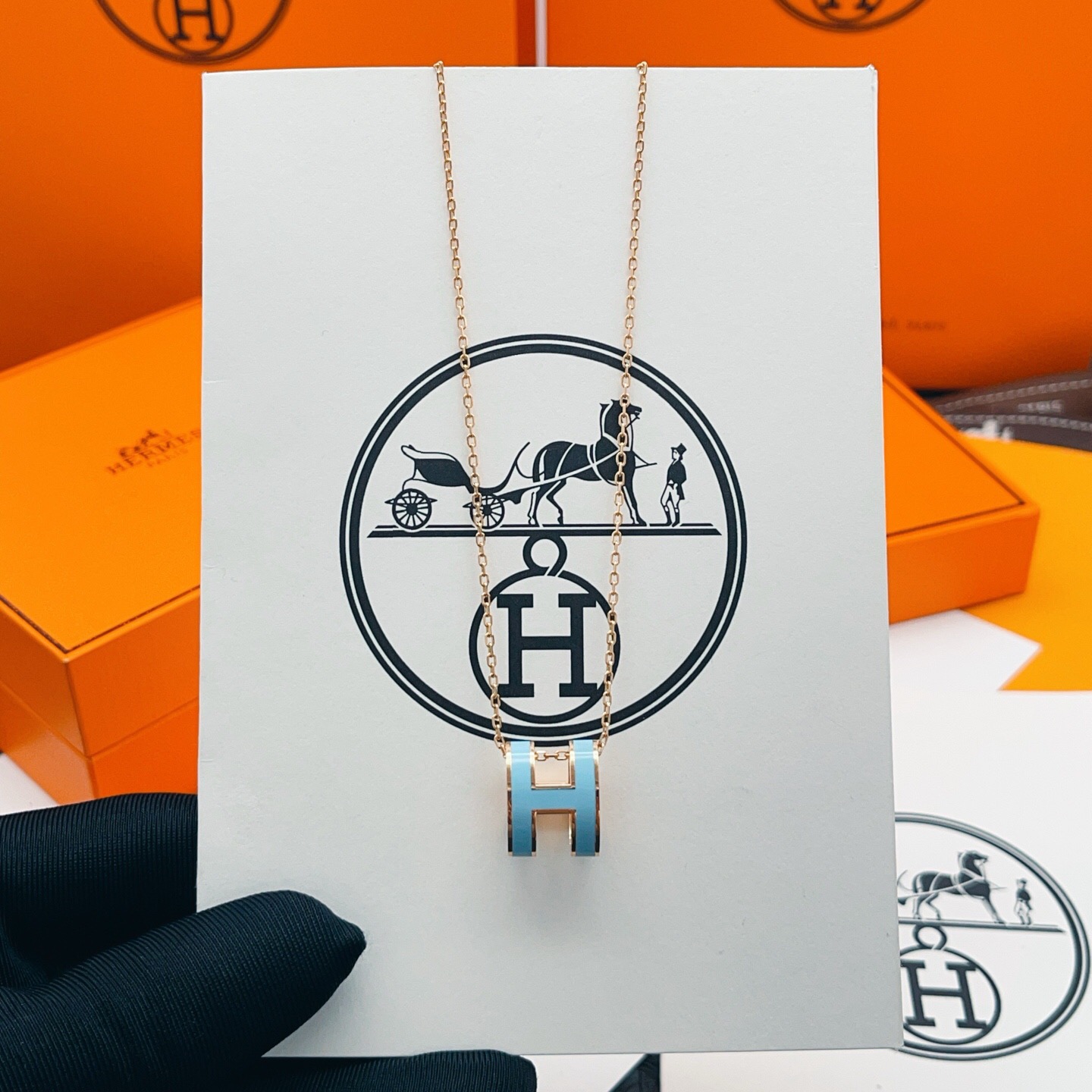 【He@mes爱马仕最新款🆕🆕玫瑰金大号天空蓝色H项链】一致官网黄铜材质，非常的上镜‼️设计很特别值得入