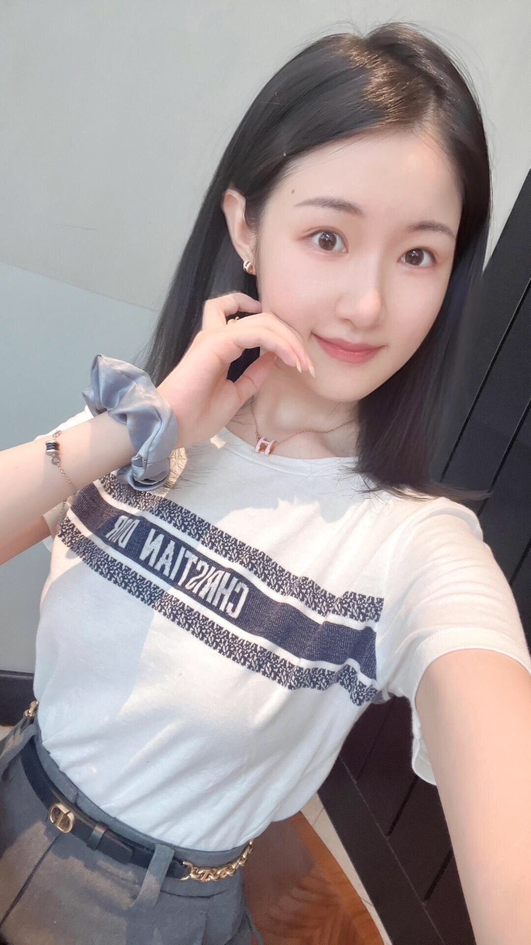 【He@mes爱马仕最新款🆕🆕银色大号粉色H项链】一致官网黄铜材质，非常的上镜‼️设计很特别值得入手。高