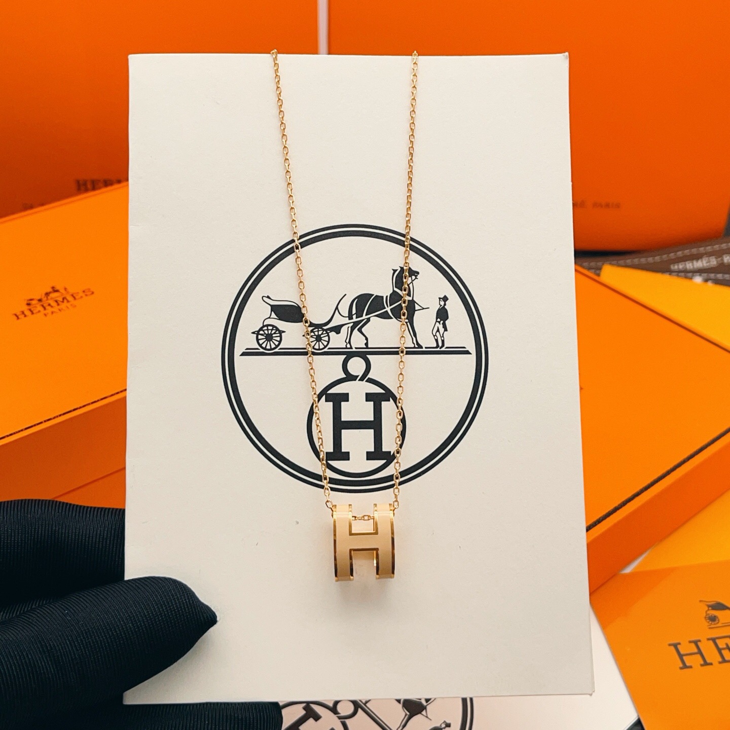 【He@mes爱马仕最新款🆕🆕玫瑰金大号奶黄色H项链】一致官网黄铜材质，非常的上镜‼️设计很特别值得入手