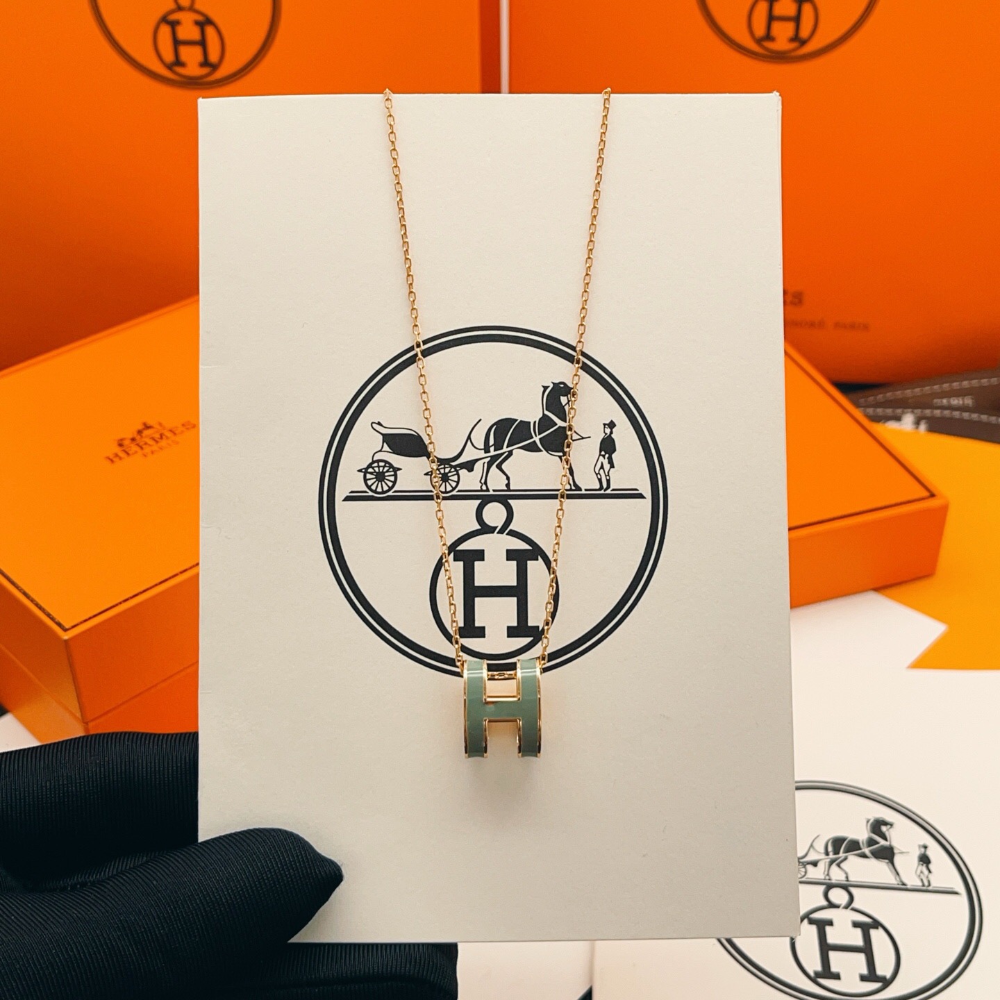 【He@mes爱马仕最新款🆕🆕玫瑰金大号灰蓝色H项链】一致官网黄铜材质，非常的上镜‼️设计很特别值得入手