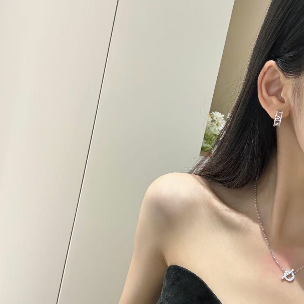 【He@mes爱马仕最新款🆕🆕银色满钻猪鼻子项链】一致官网黄铜材质，非常的上镜‼️设计很特别值得入手。高