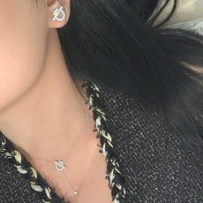 【He@mes爱马仕最新款🆕🆕金色满钻猪鼻子项链】一致官网黄铜材质,非常的上镜‼️设计很特别值得入手。高 【He@mes爱马仕最新款🆕🆕金色满钻猪鼻子项链】一致官网黄铜材质,非常的上镜‼️设计很特别值得入手。高