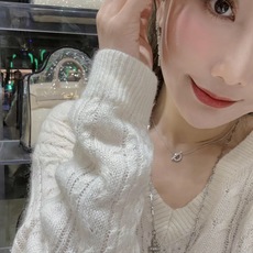 【He@mes爱马仕最新款🆕🆕金色满钻猪鼻子项链】一致官网黄铜材质,非常的上镜‼️设计很特别值得入手。高 【He@mes爱马仕最新款🆕🆕金色满钻猪鼻子项链】一致官网黄铜材质,非常的上镜‼️设计很特别值得入手。高