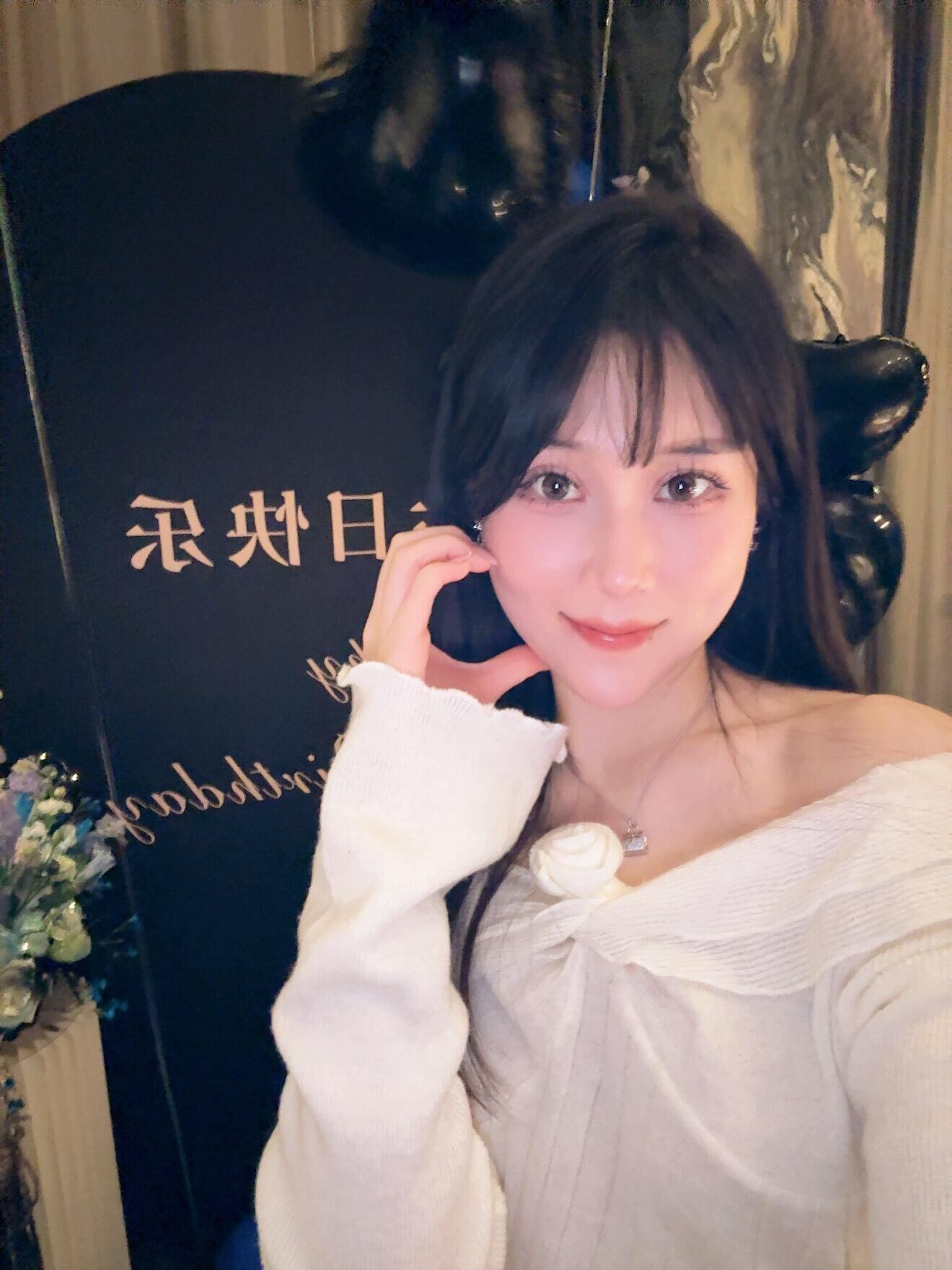 【He@mes爱马仕最新款🆕🆕银色满钻康康包项链】一致官网黄铜材质，非常的上镜‼️设计很特别值得入手。高