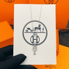 HX040银色【He@mes爱马仕最新款🆕🆕银色满钻猪鼻项链】一致官网黄铜材质,非常的上镜‼️设计很特别 HX040银色【He@mes爱马仕最新款🆕🆕银色满钻猪鼻项链】一致官网黄铜材质,非常的上镜‼️设计很特别