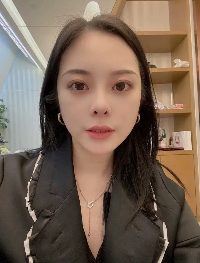 【He@mes爱马仕最新款🆕🆕玫瑰金镶钻流苏猪鼻子项链】一致官网黄铜材质，非常的上镜‼️设计很特别值得入